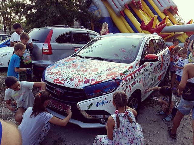 Л-Авто поздравил всех жителей Приморского района с юбилеем!